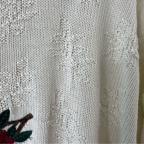 Red cardinal sweater center appliqué ribbed crewneckh hem and cuff snowf… - Picture 9 of 10